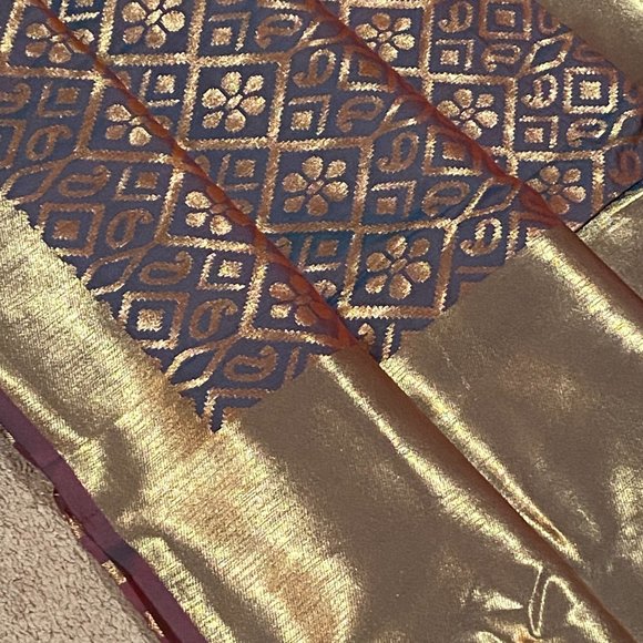 Banarasi silk sari in Gray (dual toned) - Picture 8 of 9